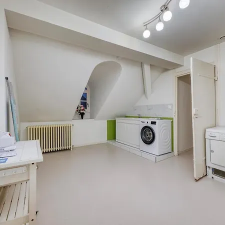 Bedroom 2 - Authentic Charm - Coliving Historic House Apartment *