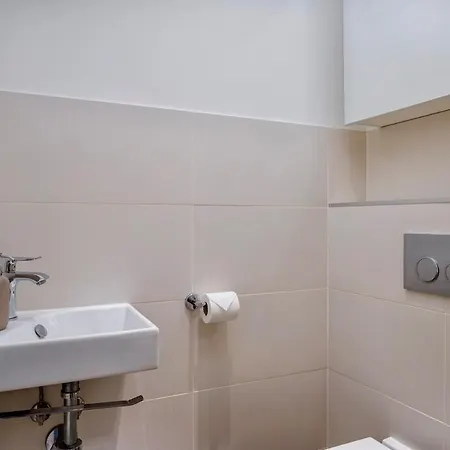 Bedroom 2 - Authentic Charm - Coliving Historic House 招待所 *