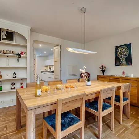 Bedroom 2 - Authentic Charm - Coliving Historic House